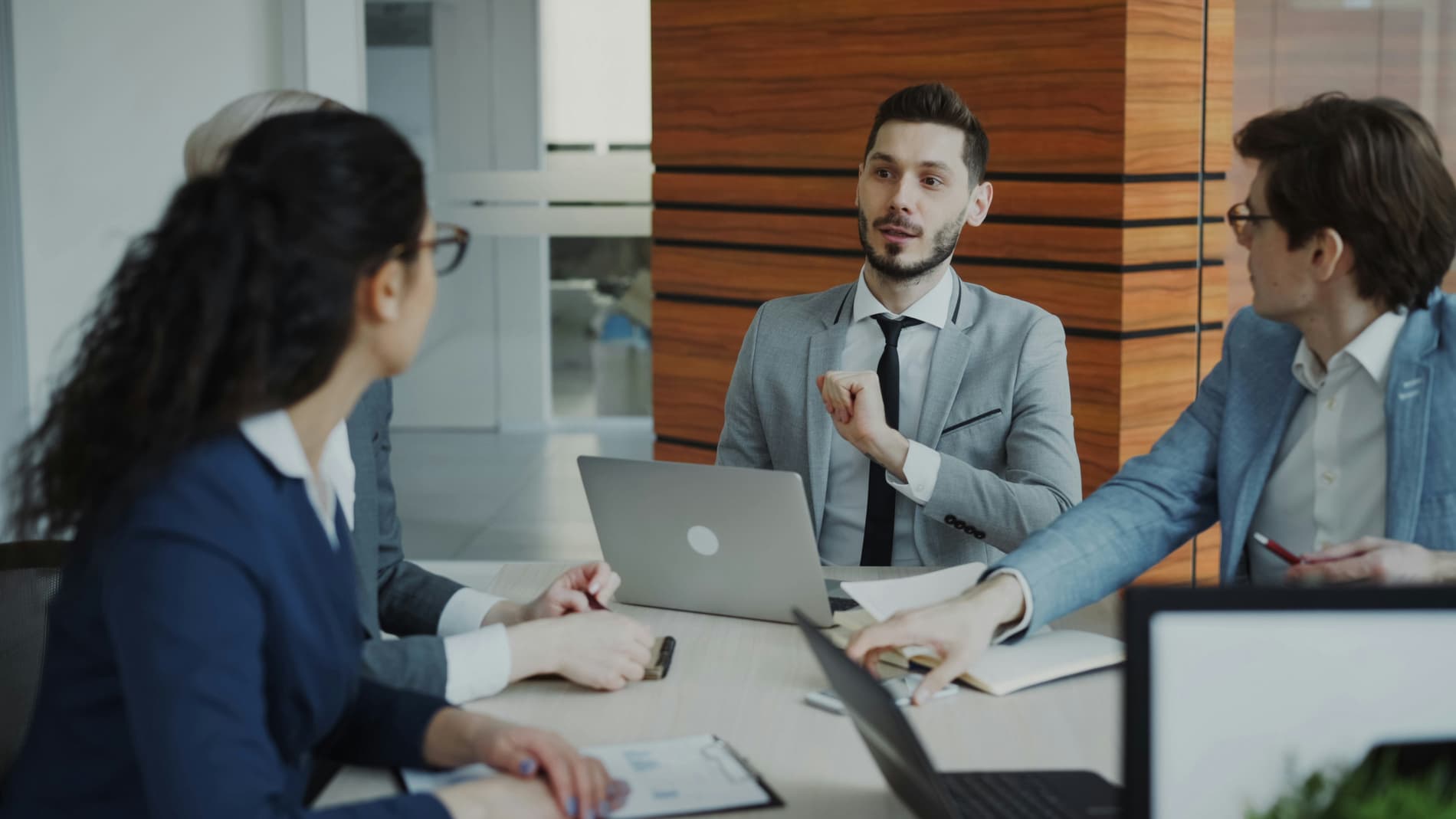 Select New Agent Recruiting: How to Attract and Hire the Right Newly Licensed Agents New Agent Recruiting: How to Attract and Hire the Right Newly Licensed Agents